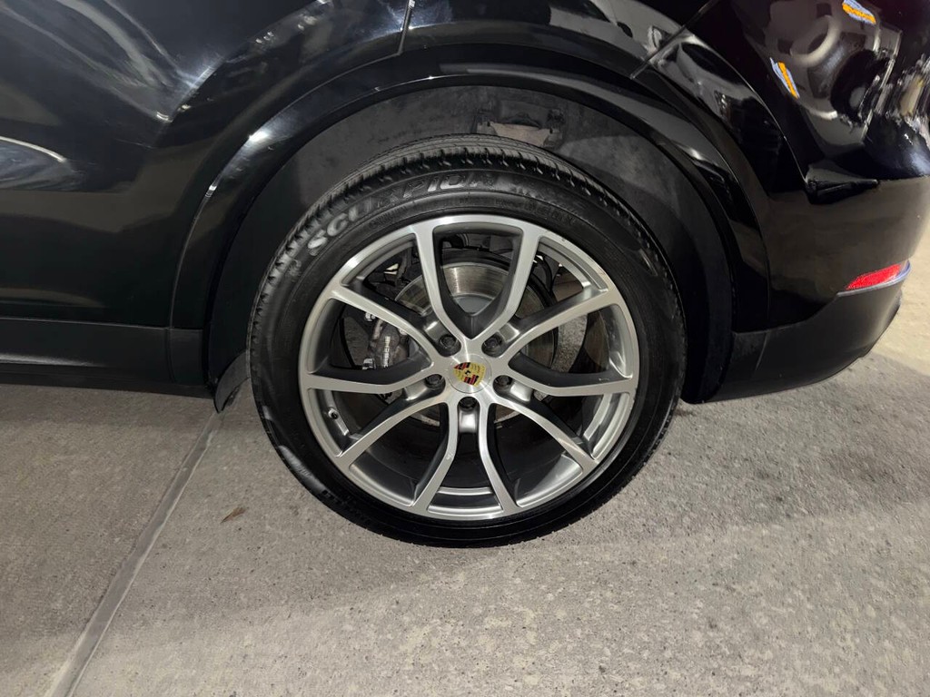 Porsche Cayenne Vehicle Full-screen Gallery Image 37