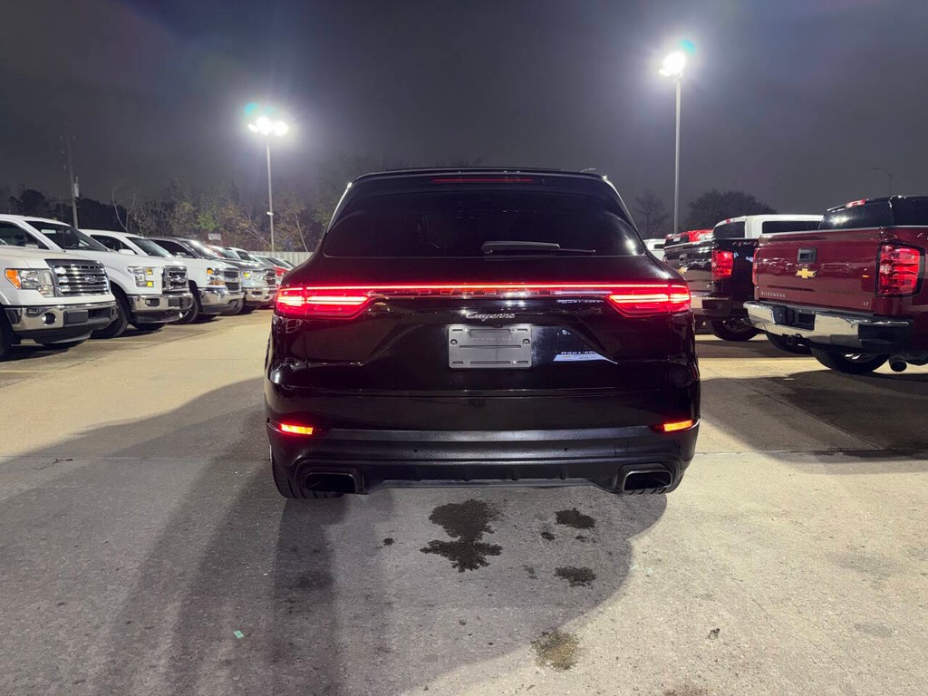 Porsche Cayenne Vehicle Full-screen Gallery Image 40