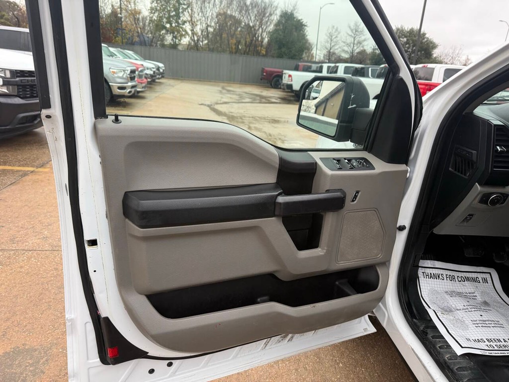 Ford F-150 Vehicle Full-screen Gallery Image 08