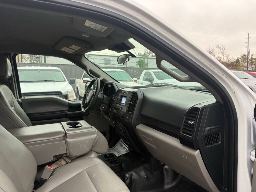 Ford F-150 Vehicle Full-screen Gallery Image 09