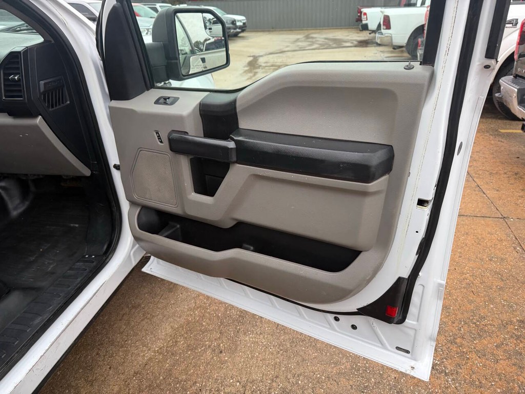 Ford F-150 Vehicle Full-screen Gallery Image 11