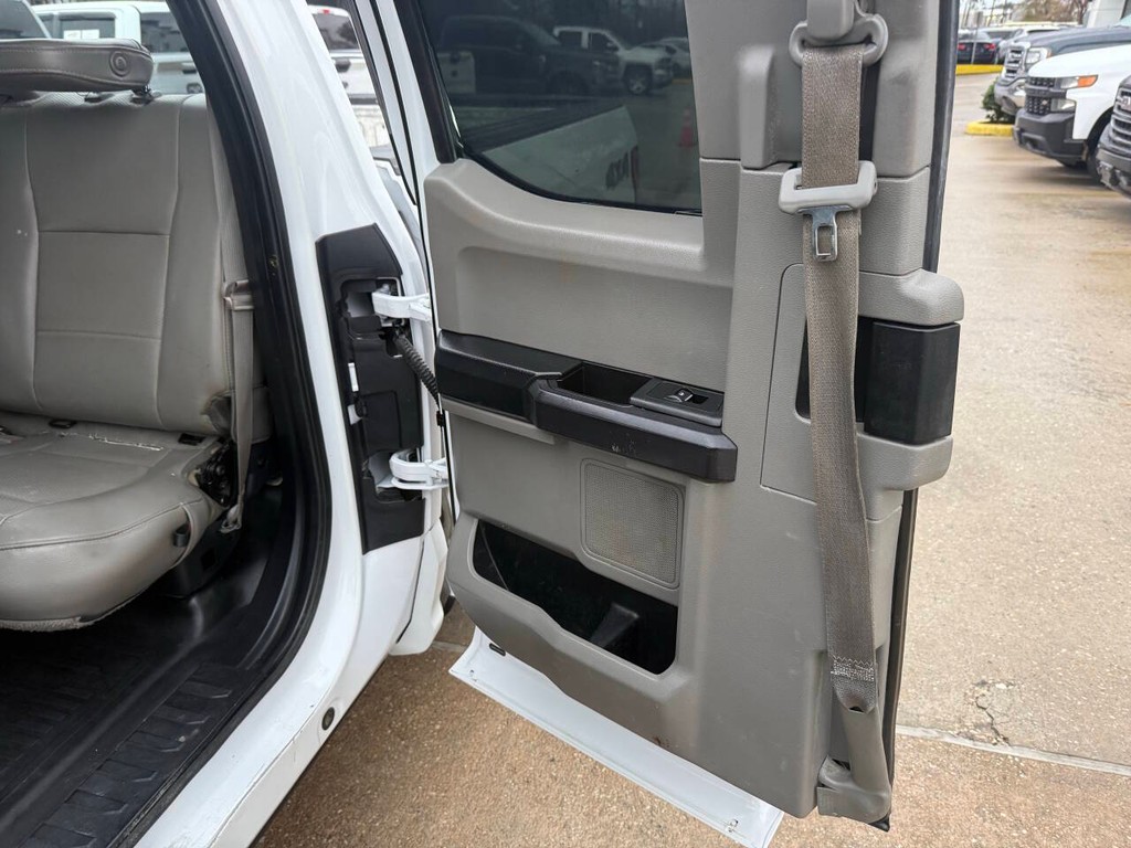 Ford F-150 Vehicle Full-screen Gallery Image 13