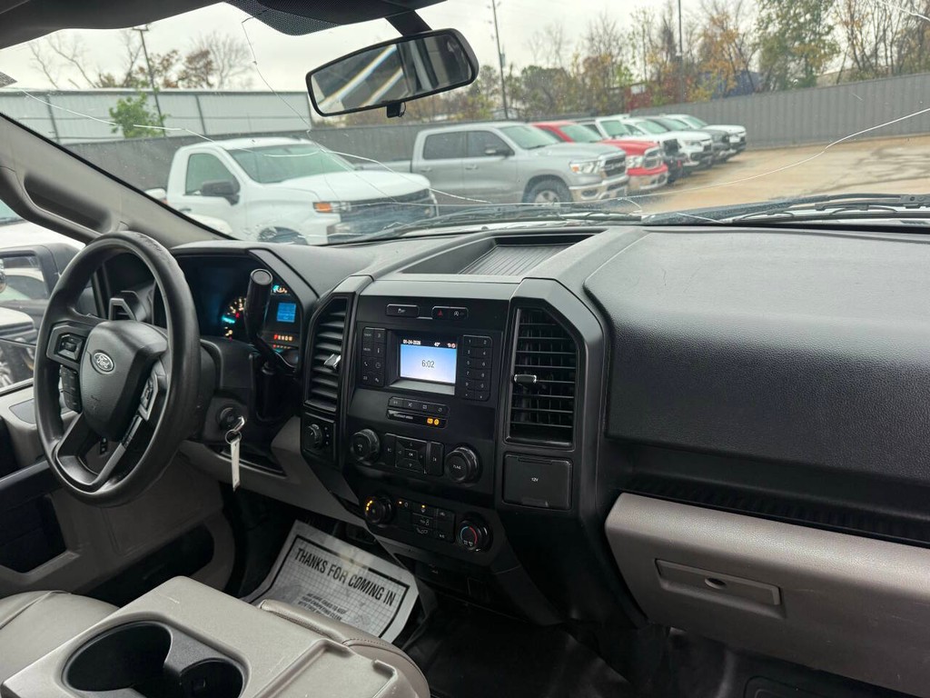 Ford F-150 Vehicle Full-screen Gallery Image 16