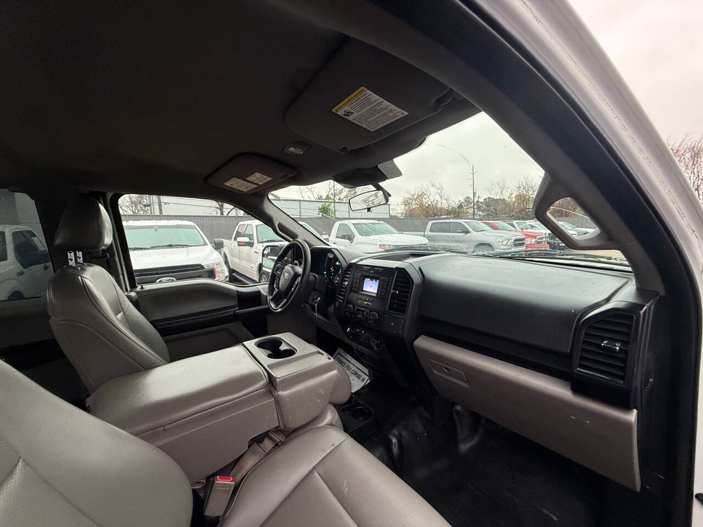 Ford F-150 Vehicle Full-screen Gallery Image 17