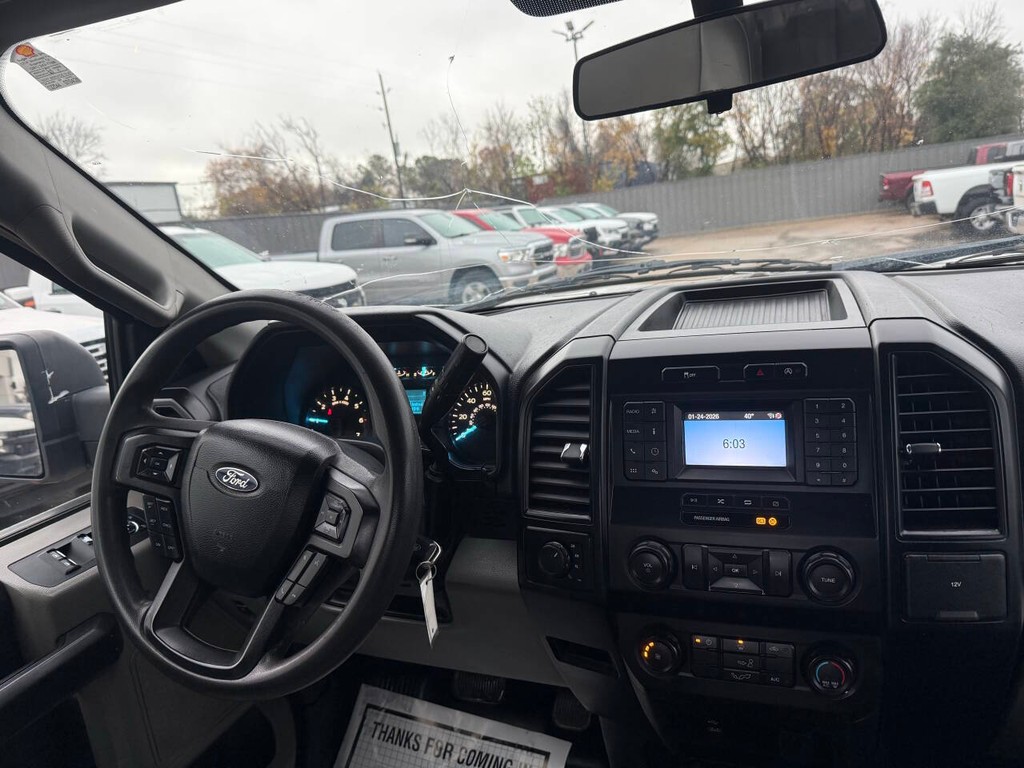 Ford F-150 Vehicle Full-screen Gallery Image 18