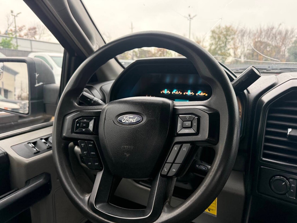 Ford F-150 Vehicle Full-screen Gallery Image 19