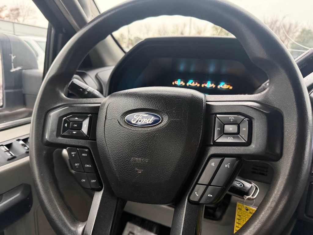 Ford F-150 Vehicle Full-screen Gallery Image 20