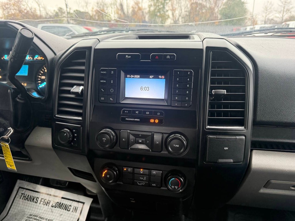 Ford F-150 Vehicle Full-screen Gallery Image 21