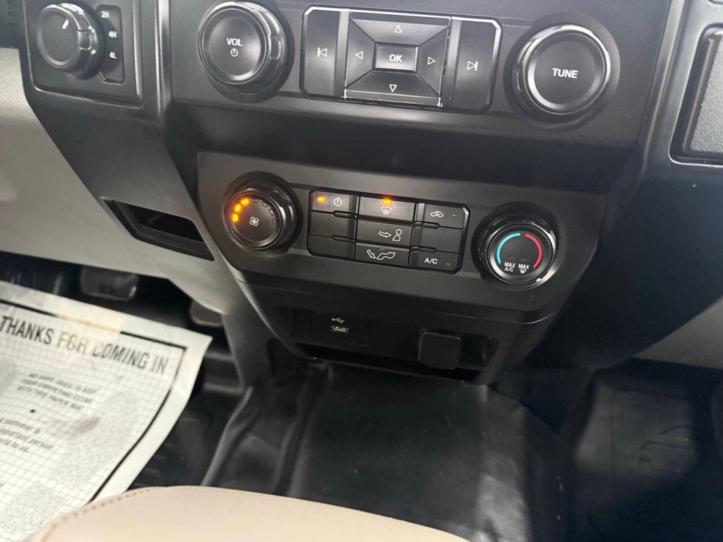 Ford F-150 Vehicle Full-screen Gallery Image 24