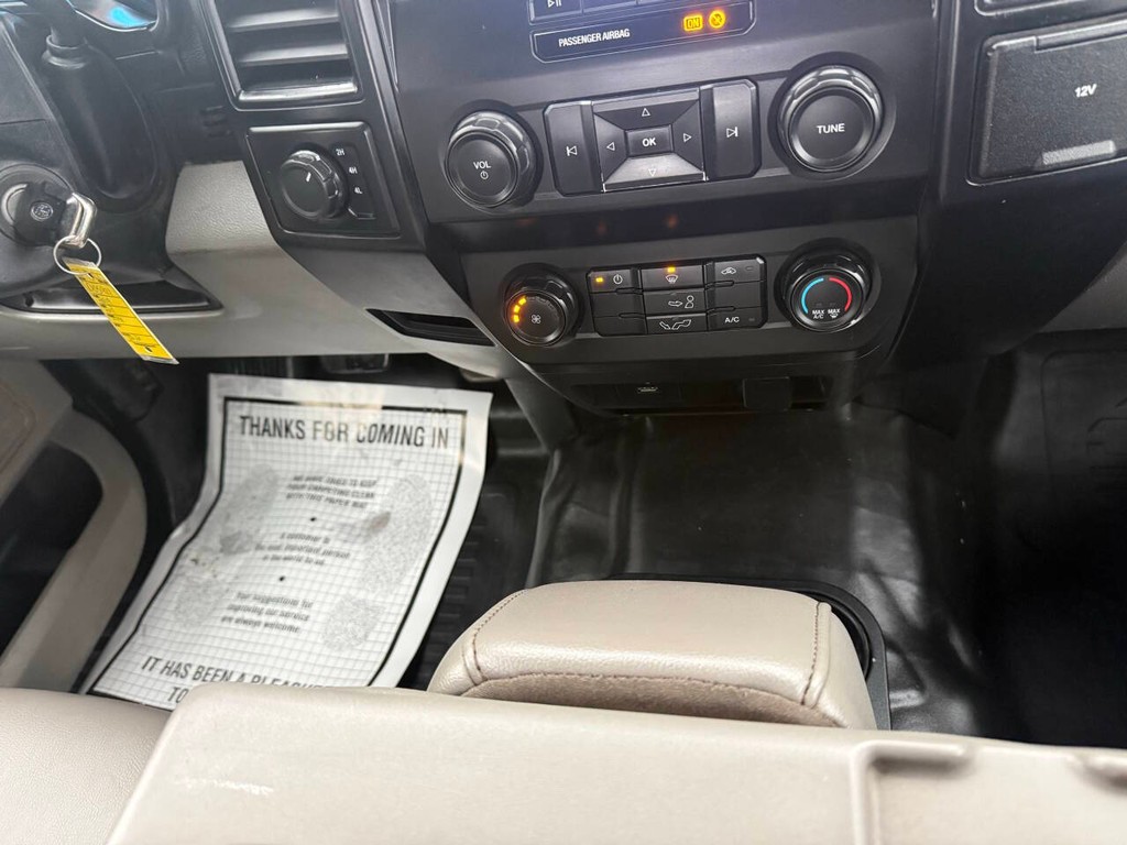 Ford F-150 Vehicle Full-screen Gallery Image 25