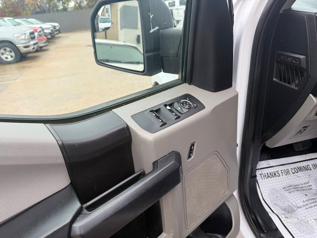 Ford F-150 Vehicle Full-screen Gallery Image 26