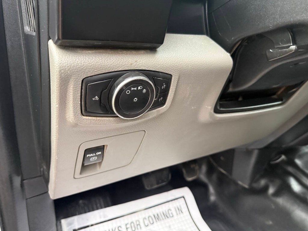 Ford F-150 Vehicle Full-screen Gallery Image 27