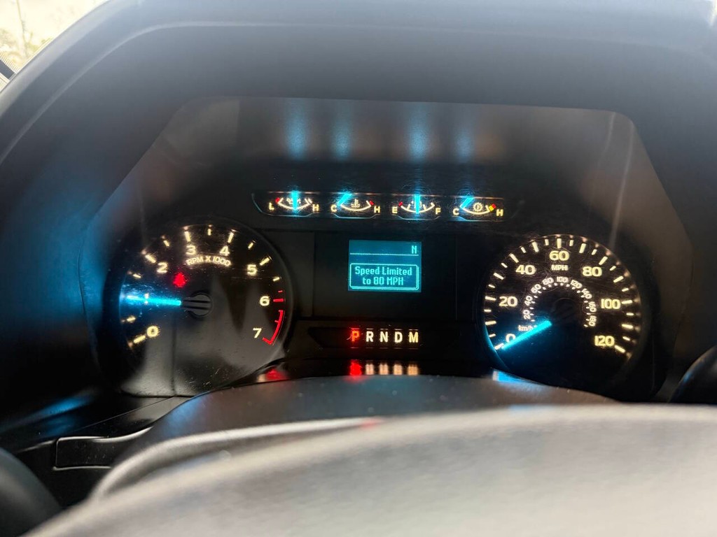 Ford F-150 Vehicle Full-screen Gallery Image 28