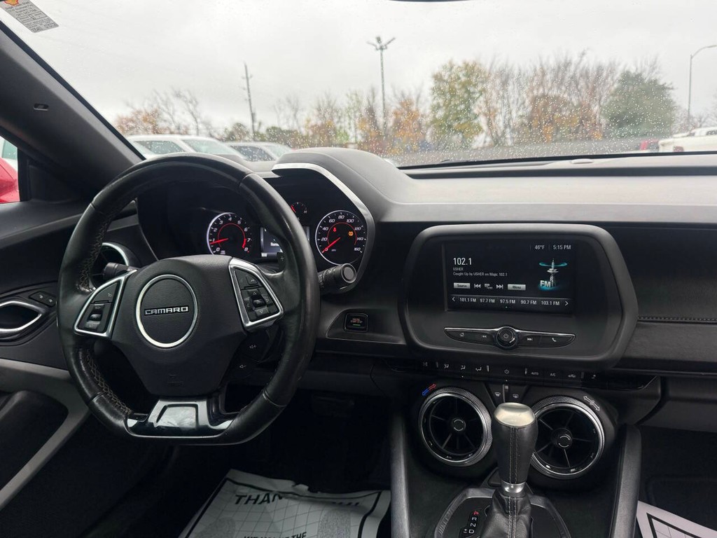 Chevrolet Camaro Vehicle Full-screen Gallery Image 16