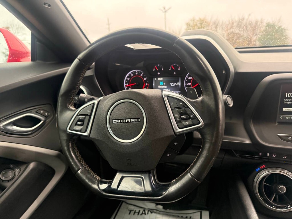 Chevrolet Camaro Vehicle Full-screen Gallery Image 17