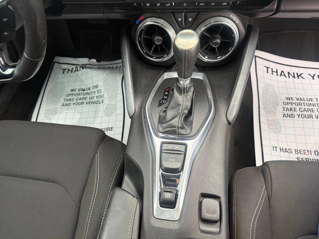 Chevrolet Camaro Vehicle Full-screen Gallery Image 23