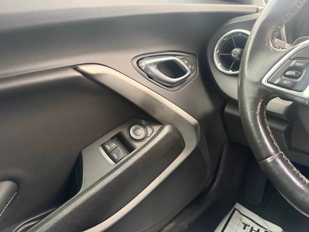 Chevrolet Camaro Vehicle Full-screen Gallery Image 24