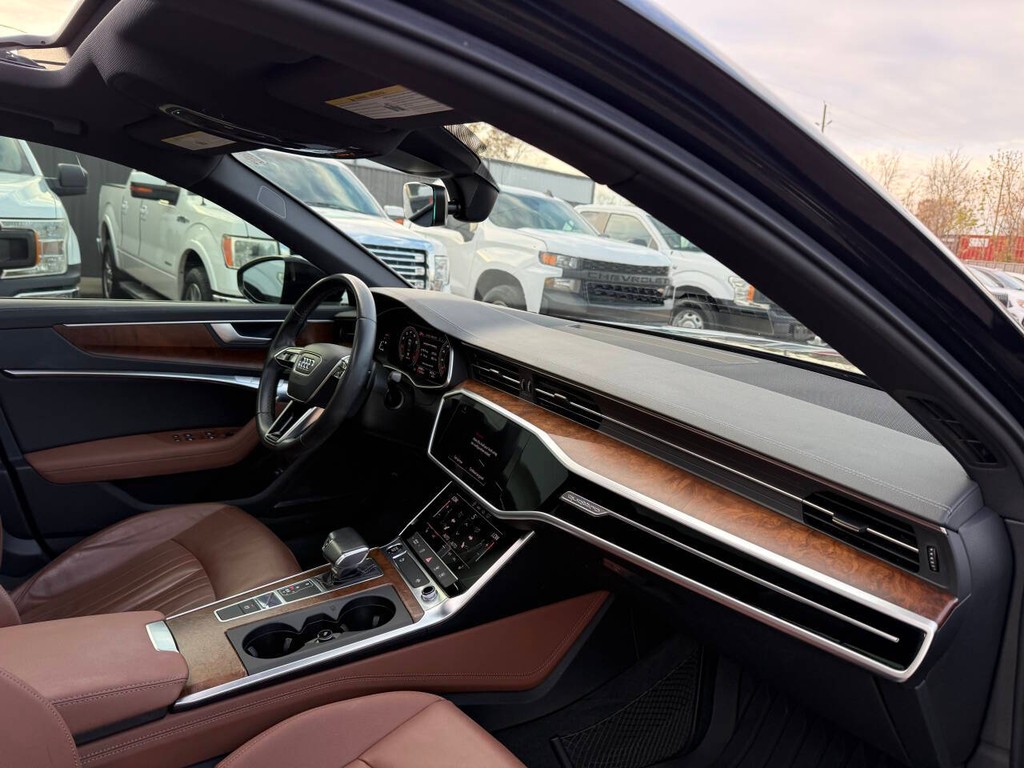 Audi A6 Sedan Vehicle Full-screen Gallery Image 08