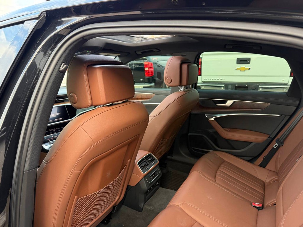 Audi A6 Sedan Vehicle Full-screen Gallery Image 09