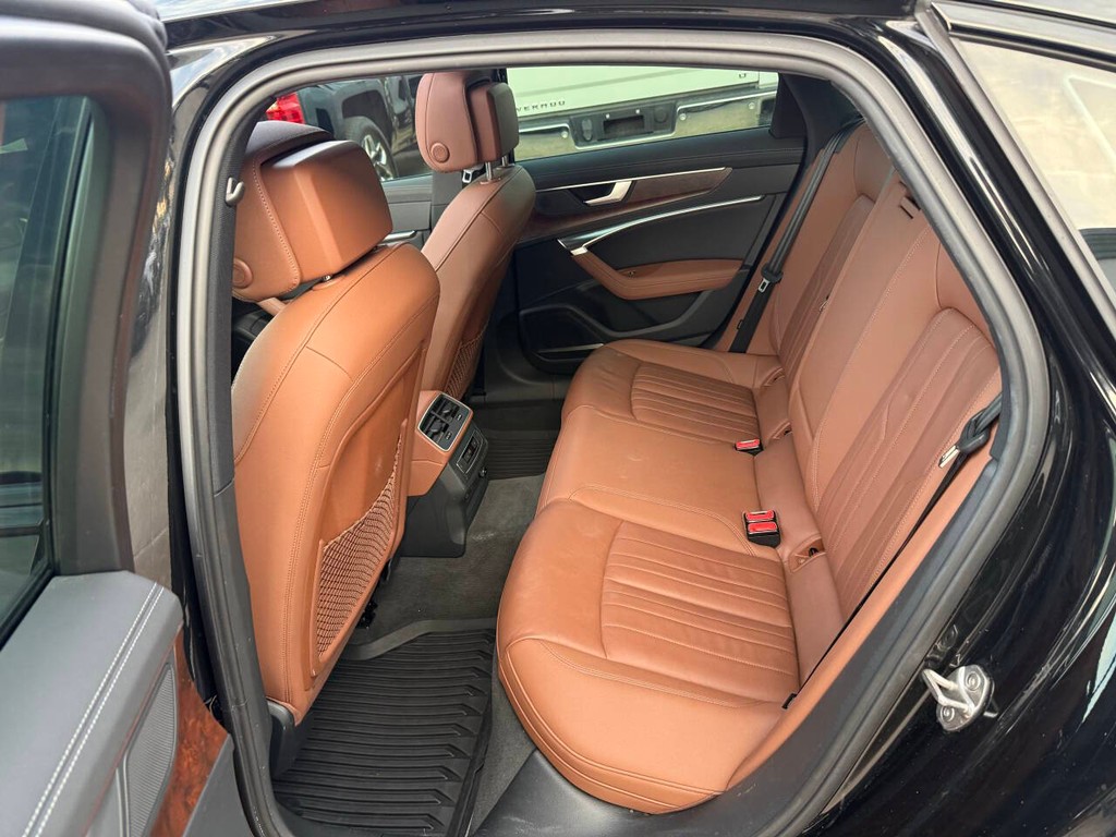 Audi A6 Sedan Vehicle Full-screen Gallery Image 10