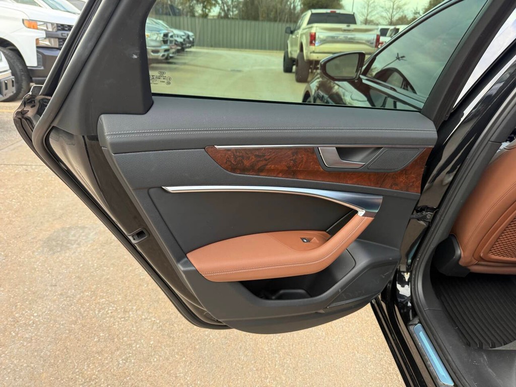 Audi A6 Sedan Vehicle Full-screen Gallery Image 11