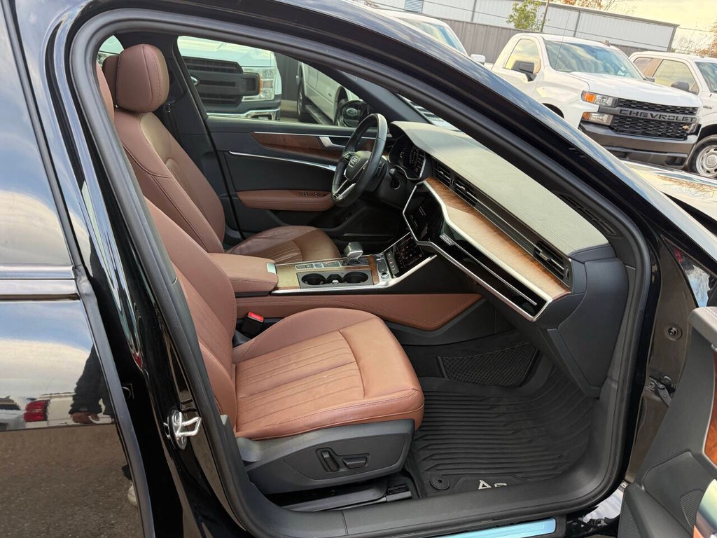 Audi A6 Sedan Vehicle Full-screen Gallery Image 12