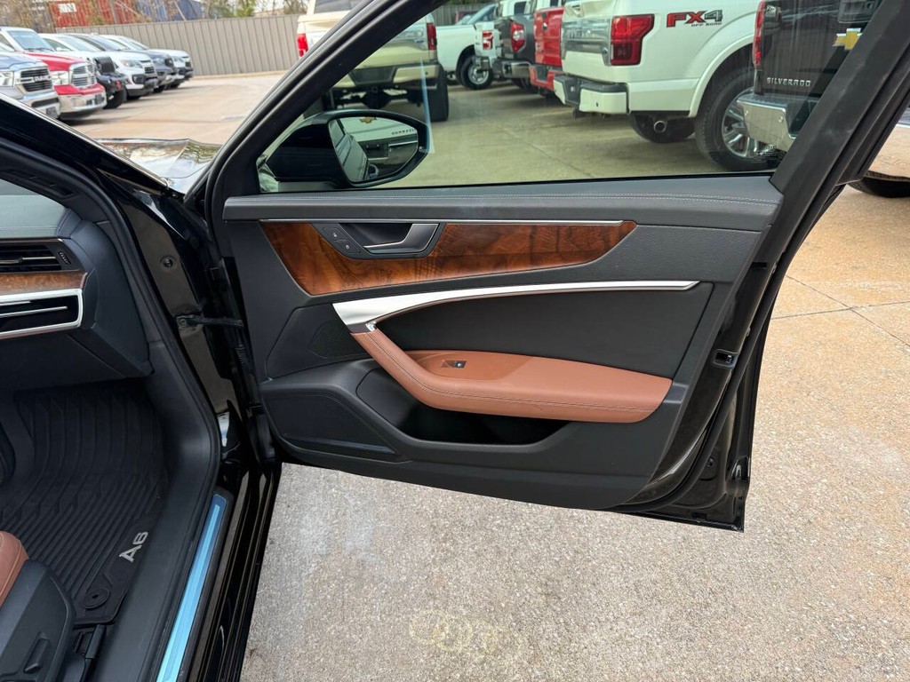 Audi A6 Sedan Vehicle Full-screen Gallery Image 13