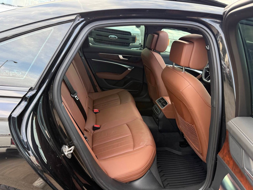 Audi A6 Sedan Vehicle Full-screen Gallery Image 14