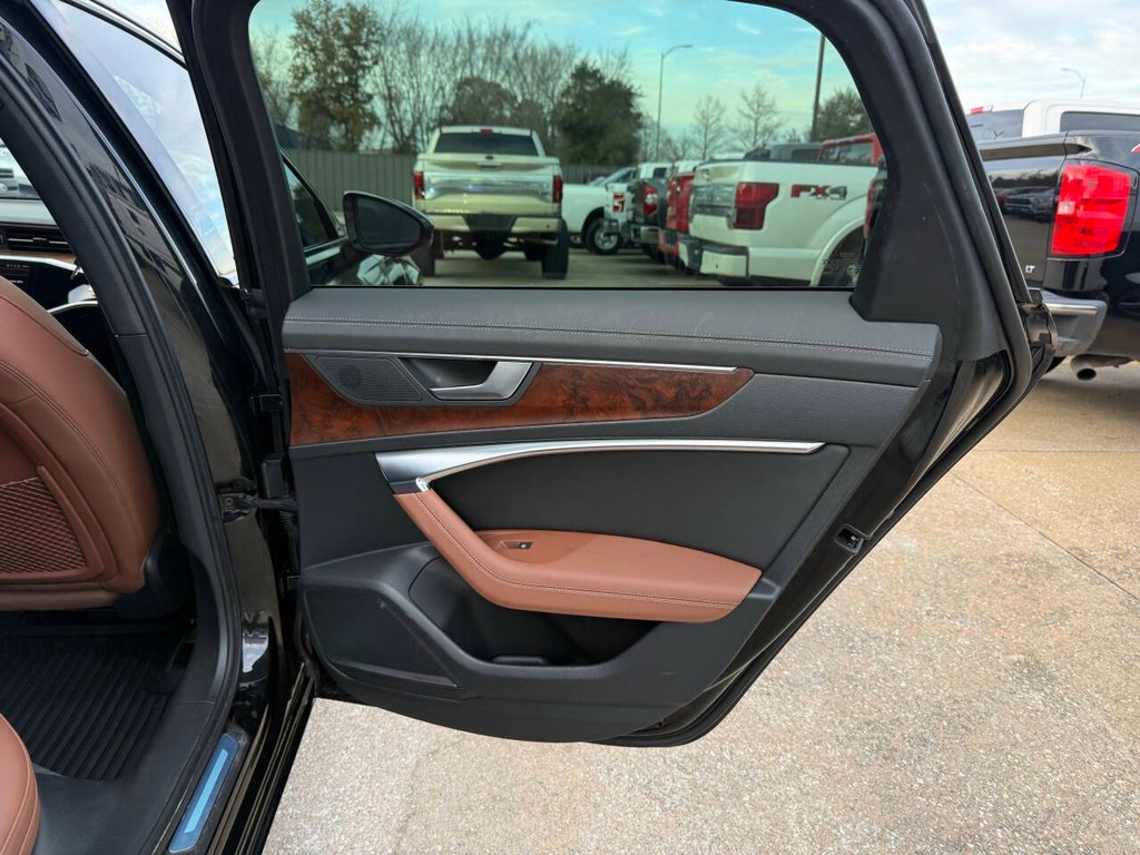 Audi A6 Sedan Vehicle Full-screen Gallery Image 15