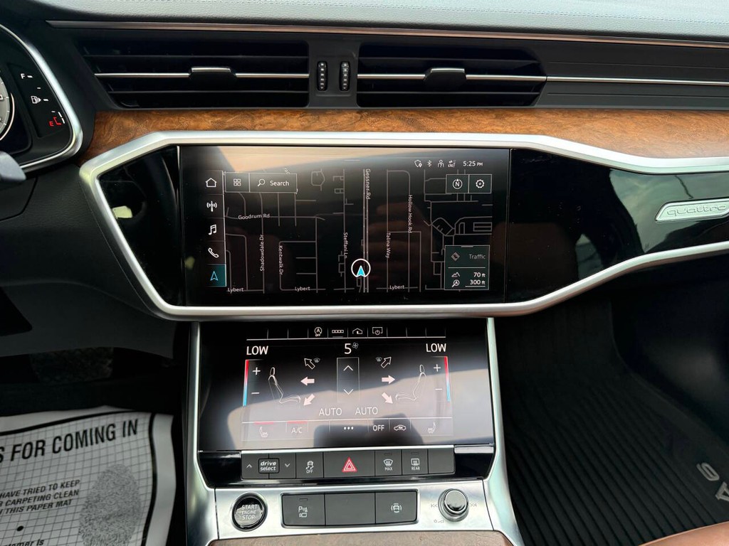 Audi A6 Sedan Vehicle Full-screen Gallery Image 27