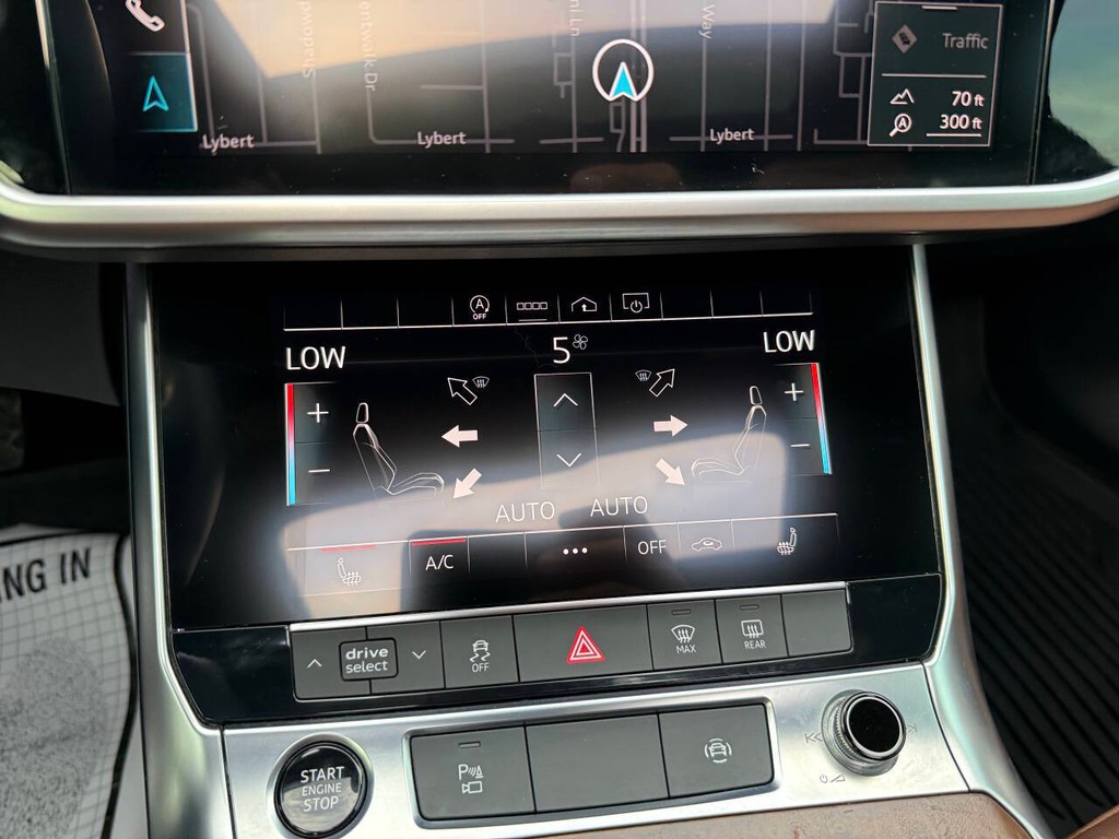 Audi A6 Sedan Vehicle Full-screen Gallery Image 30