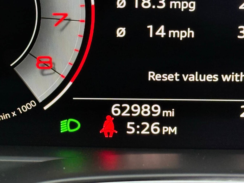 Audi A6 Sedan Vehicle Full-screen Gallery Image 37