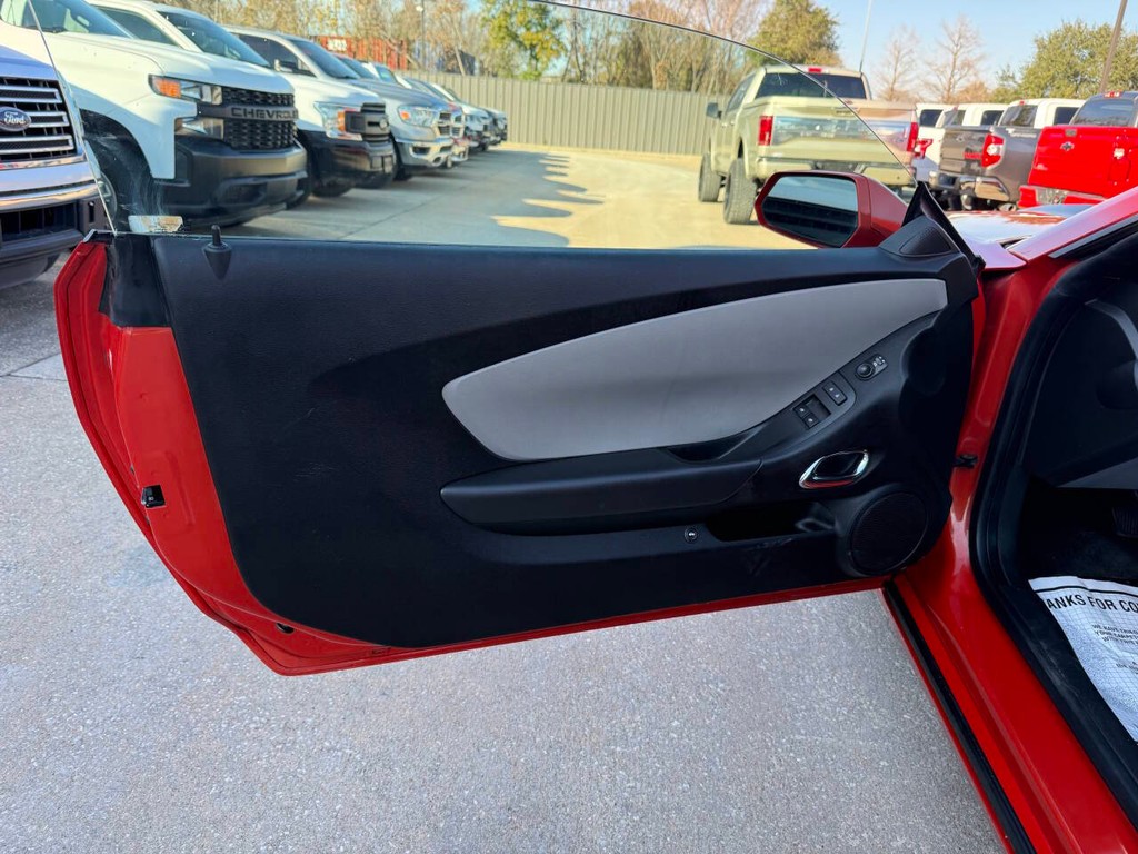 Chevrolet Camaro Vehicle Full-screen Gallery Image 09