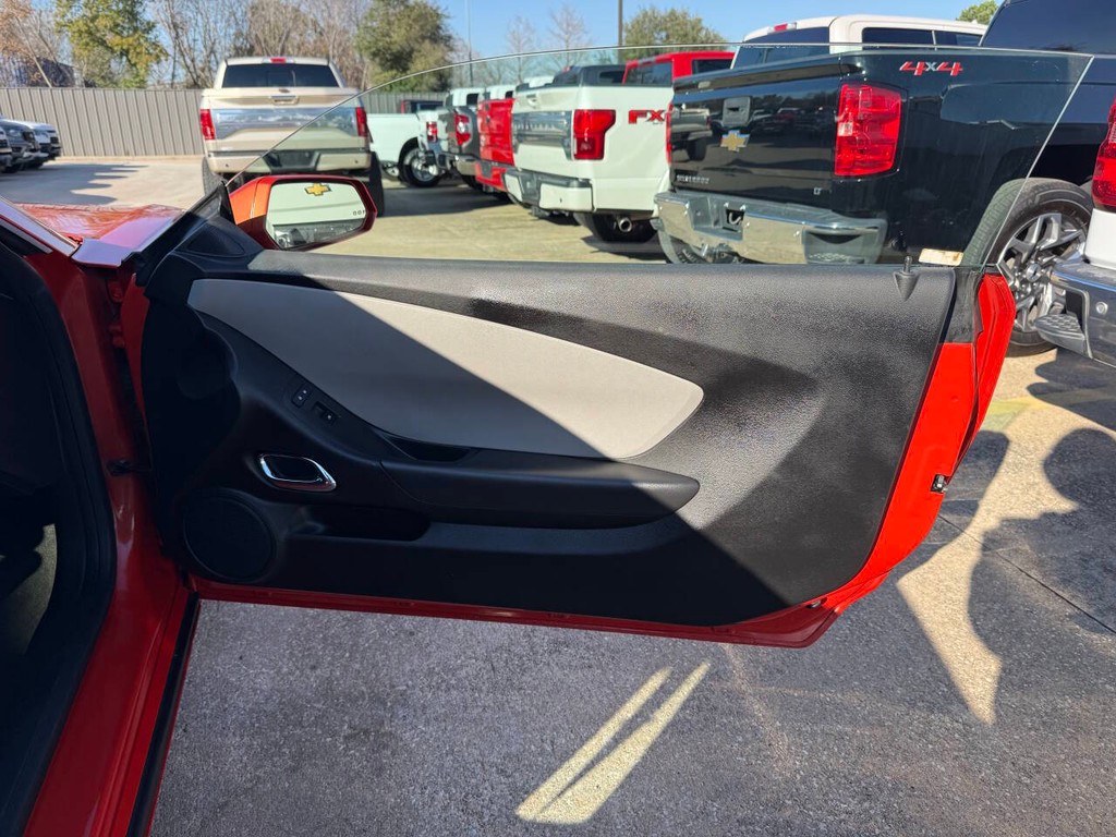 Chevrolet Camaro Vehicle Full-screen Gallery Image 13