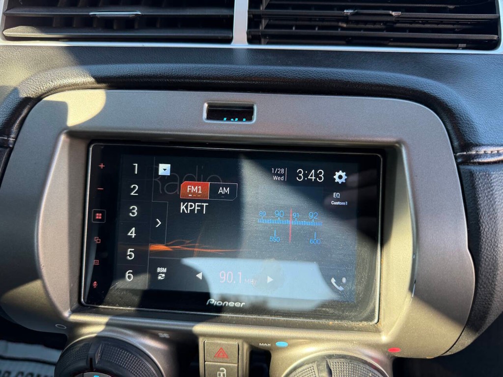 Chevrolet Camaro Vehicle Full-screen Gallery Image 20