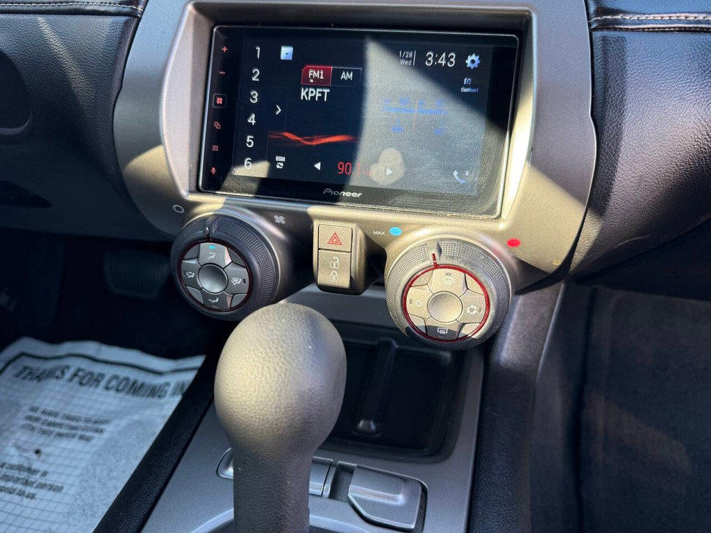 Chevrolet Camaro Vehicle Full-screen Gallery Image 22