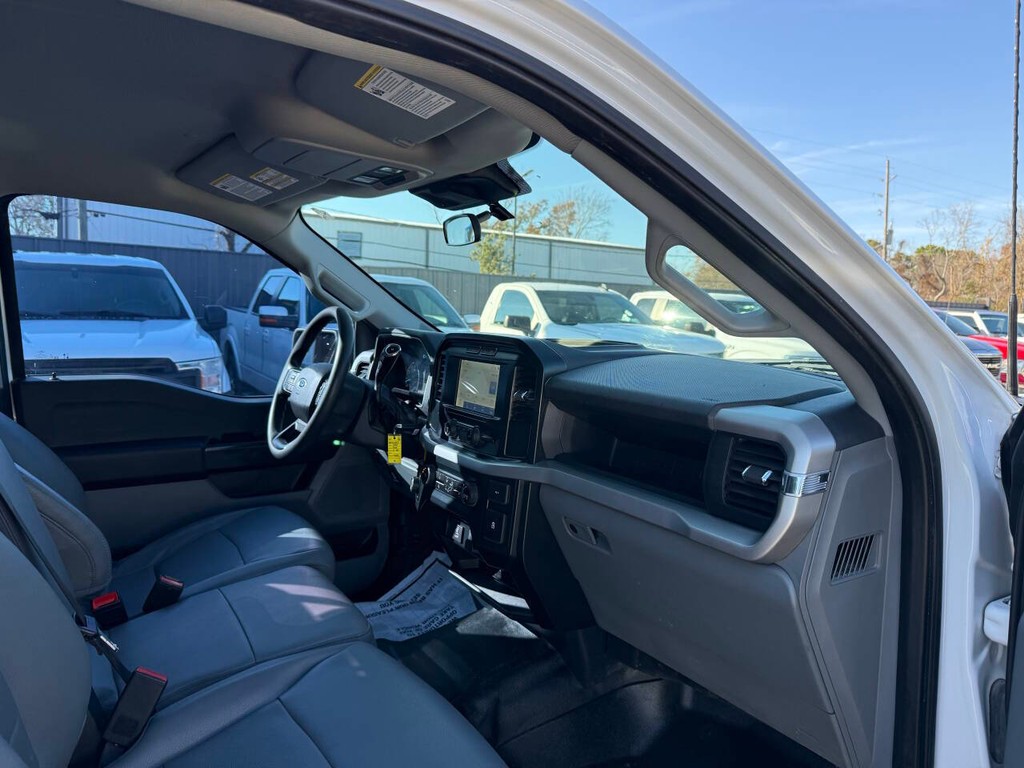 Ford F-150 Vehicle Full-screen Gallery Image 09