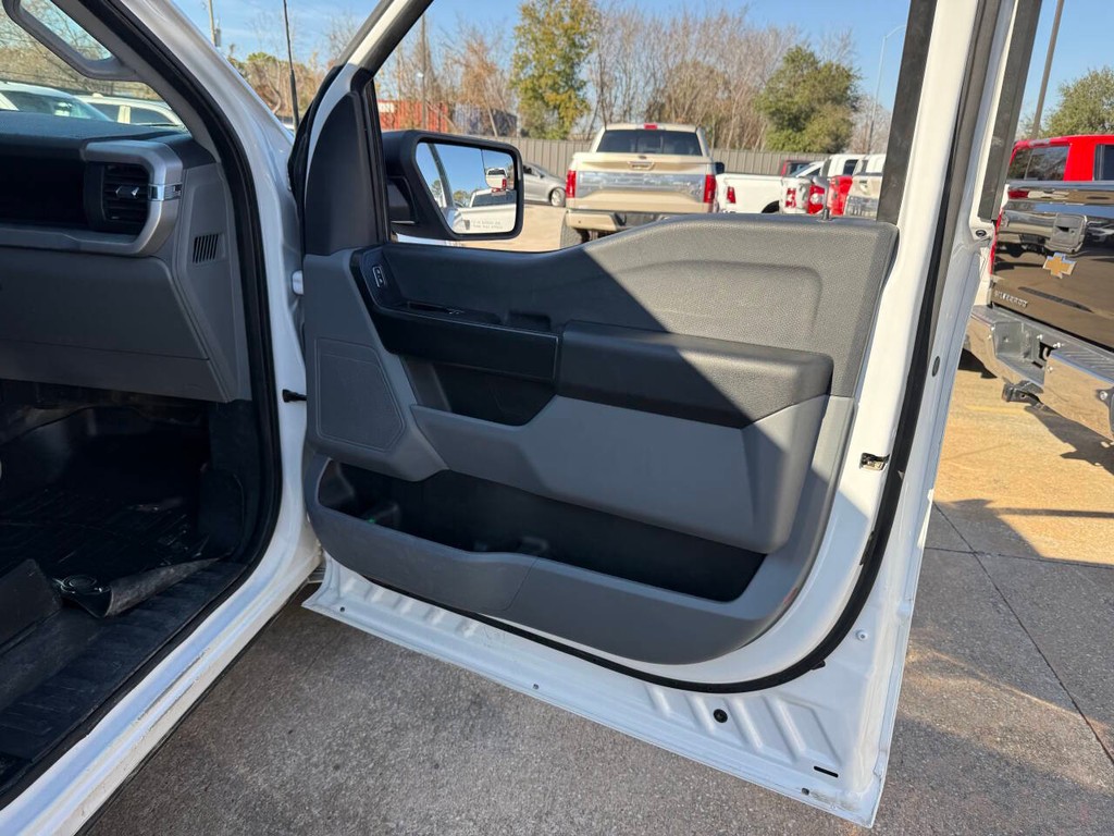 Ford F-150 Vehicle Full-screen Gallery Image 11