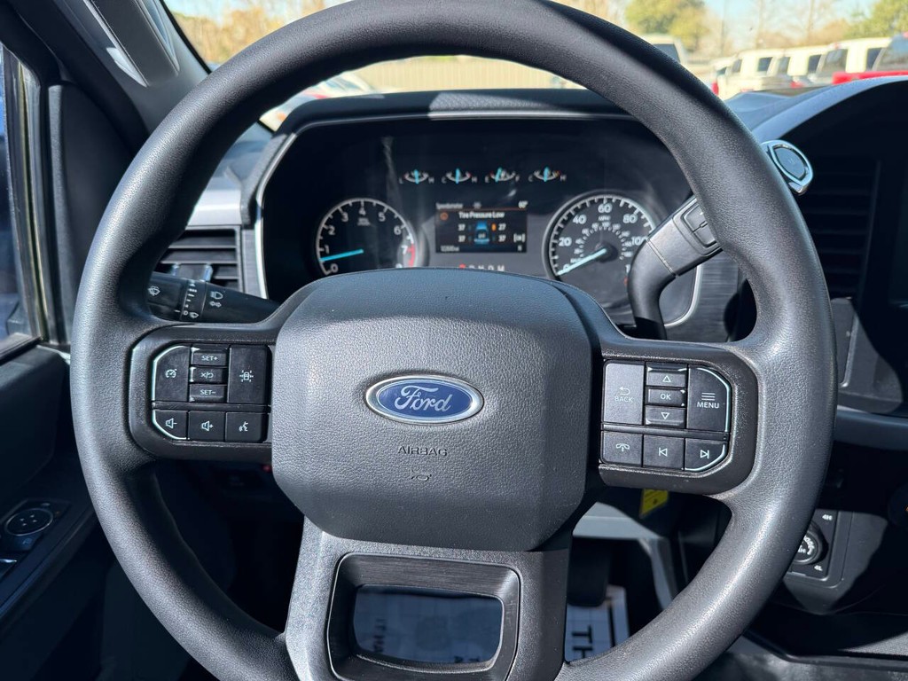 Ford F-150 Vehicle Full-screen Gallery Image 23