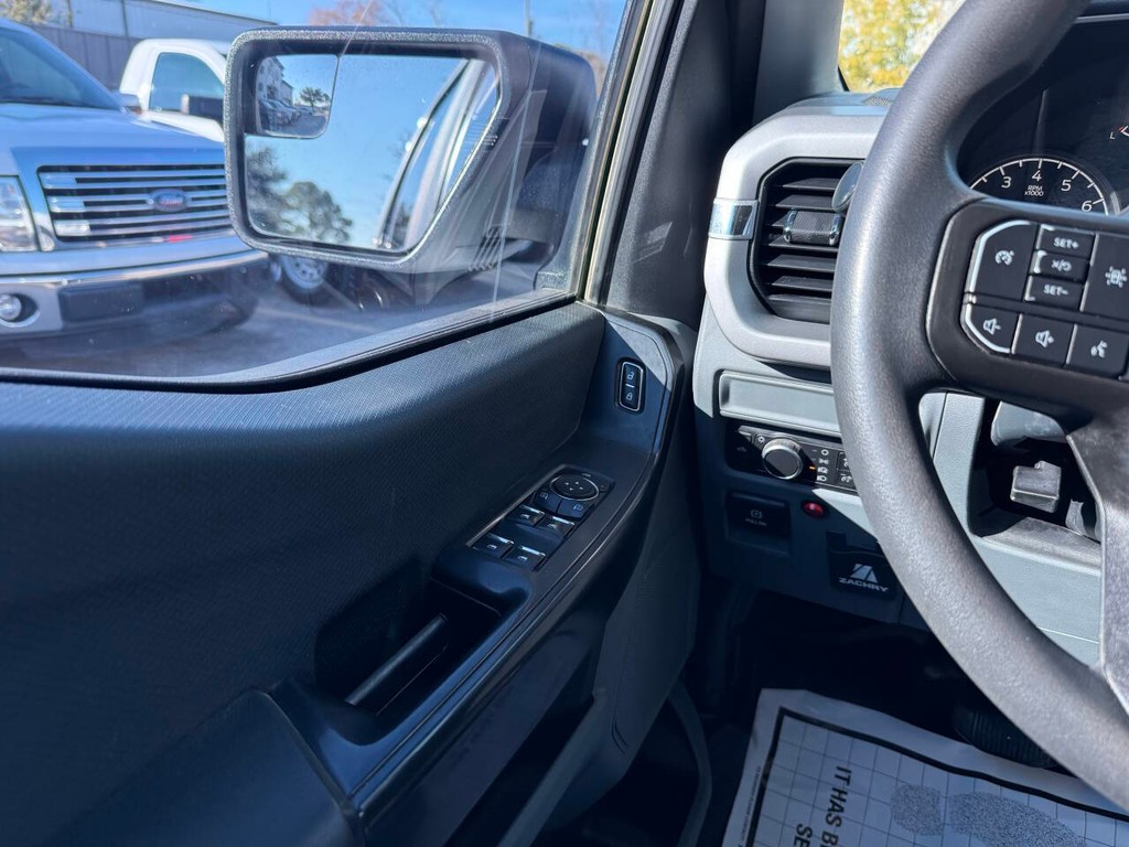 Ford F-150 Vehicle Full-screen Gallery Image 30