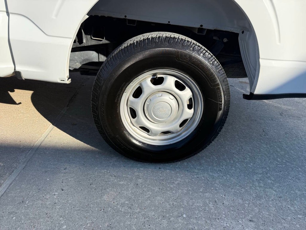 Ford F-150 Vehicle Full-screen Gallery Image 35