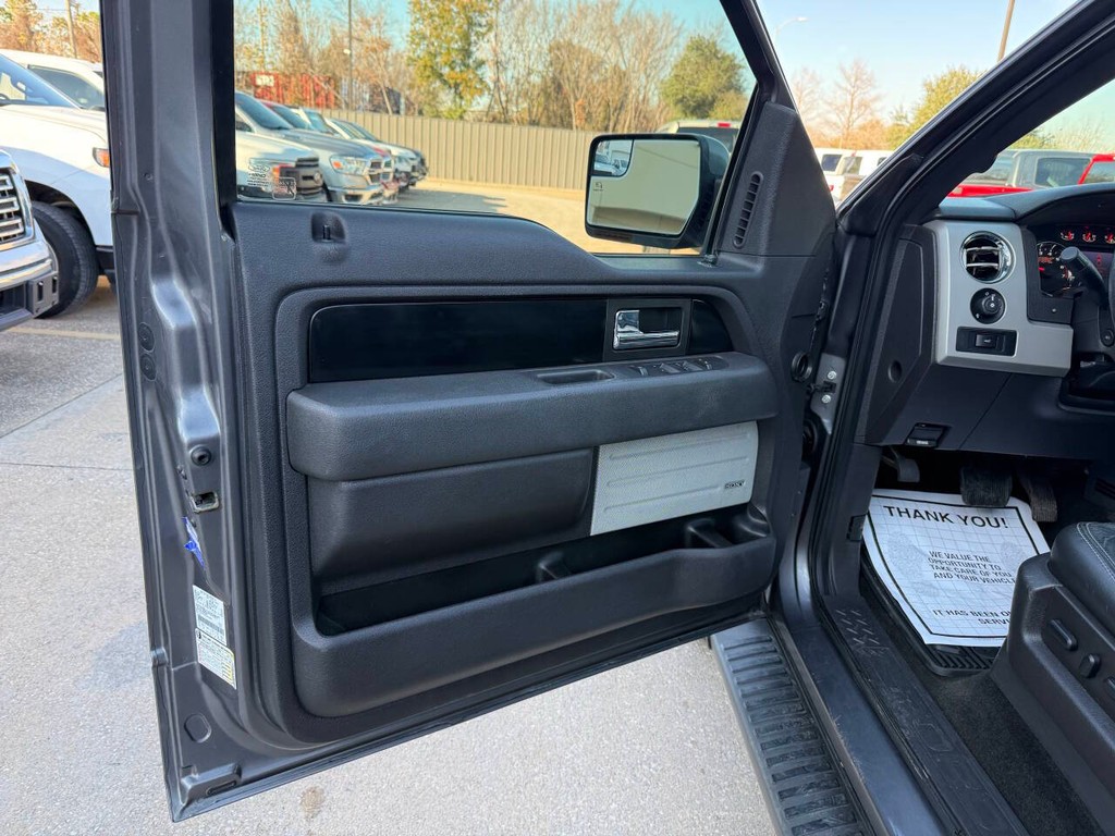 Ford F-150 Vehicle Full-screen Gallery Image 08