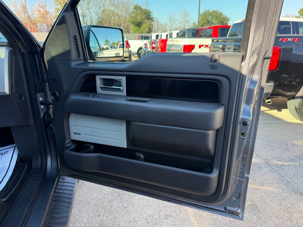 Ford F-150 Vehicle Full-screen Gallery Image 11