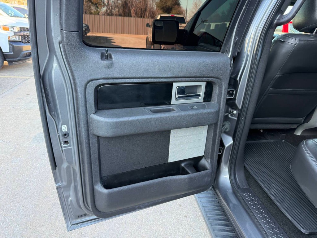 Ford F-150 Vehicle Full-screen Gallery Image 14