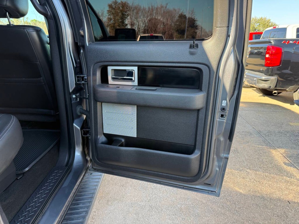 Ford F-150 Vehicle Full-screen Gallery Image 16