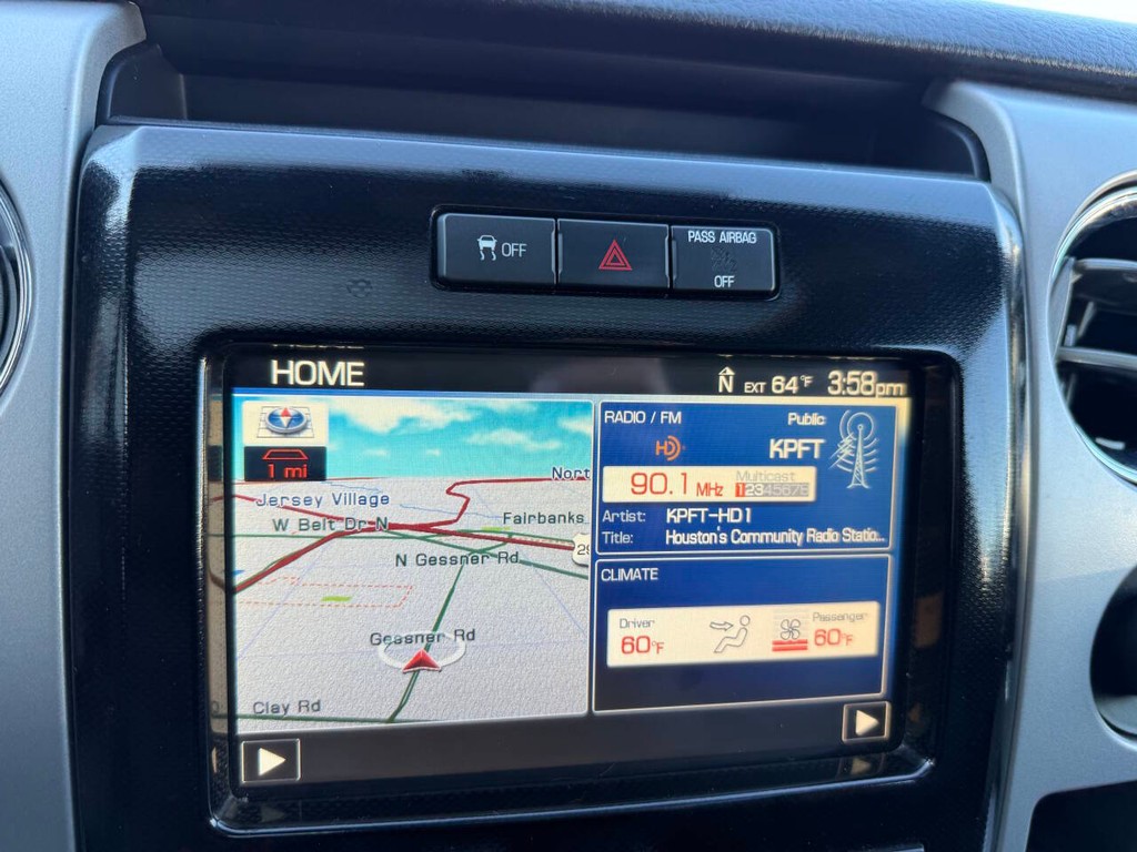 Ford F-150 Vehicle Full-screen Gallery Image 25