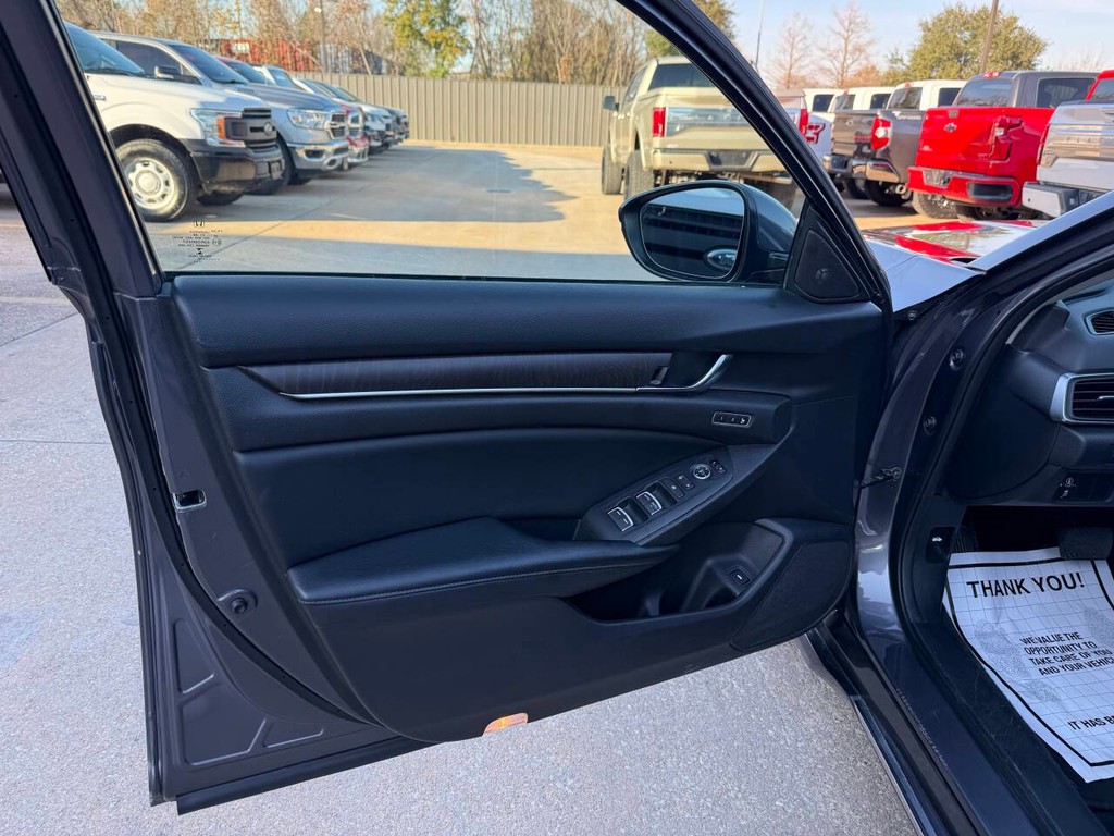 Honda Accord Sedan Vehicle Full-screen Gallery Image 08