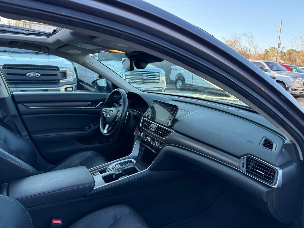 Honda Accord Sedan Vehicle Full-screen Gallery Image 09