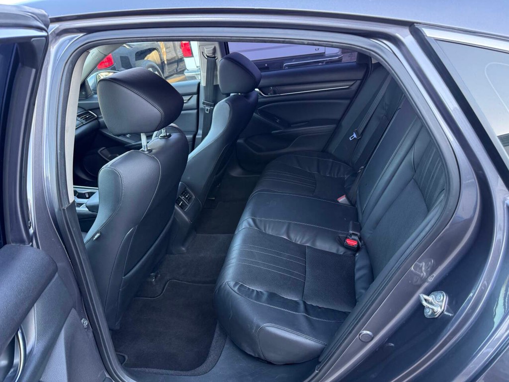 Honda Accord Sedan Vehicle Full-screen Gallery Image 13