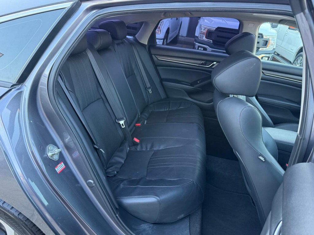 Honda Accord Sedan Vehicle Full-screen Gallery Image 15